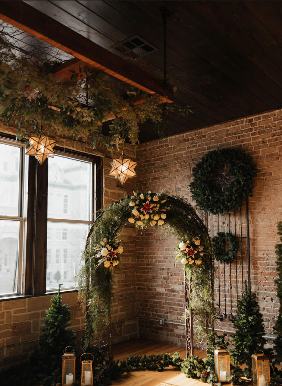 Long banquet layout in the Main Hall with chandeliers and chiavari chairs